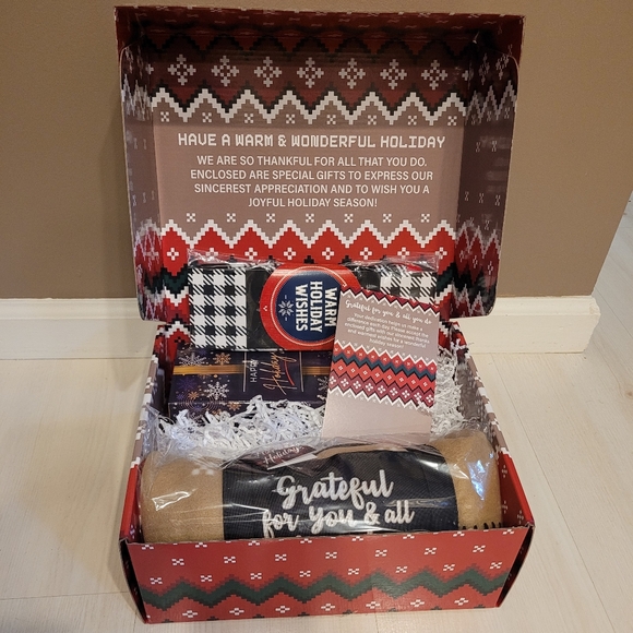 NIB Grateful For You and All You Do Holiday Gift Mug Socks Blanket Christmas - Picture 6 of 10